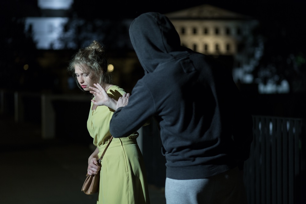 Il divieto di dimora dopo il braccialetto elettronico per un uomo accusato di stalking