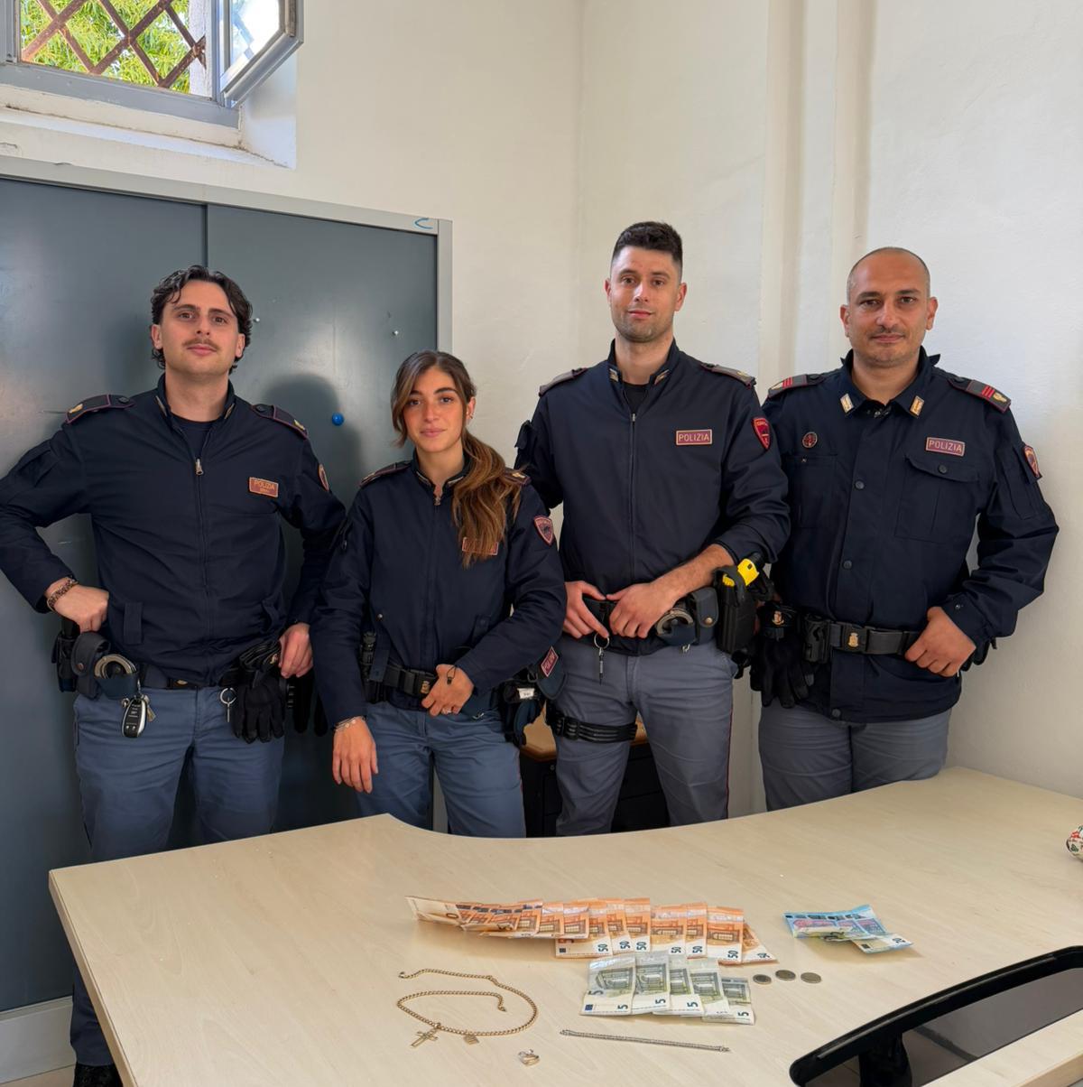 Il finto maresciallo bussa alla porta, ma in salotto trova la Polizia (quella vera): sventata truffa da 4mila euro a Siena