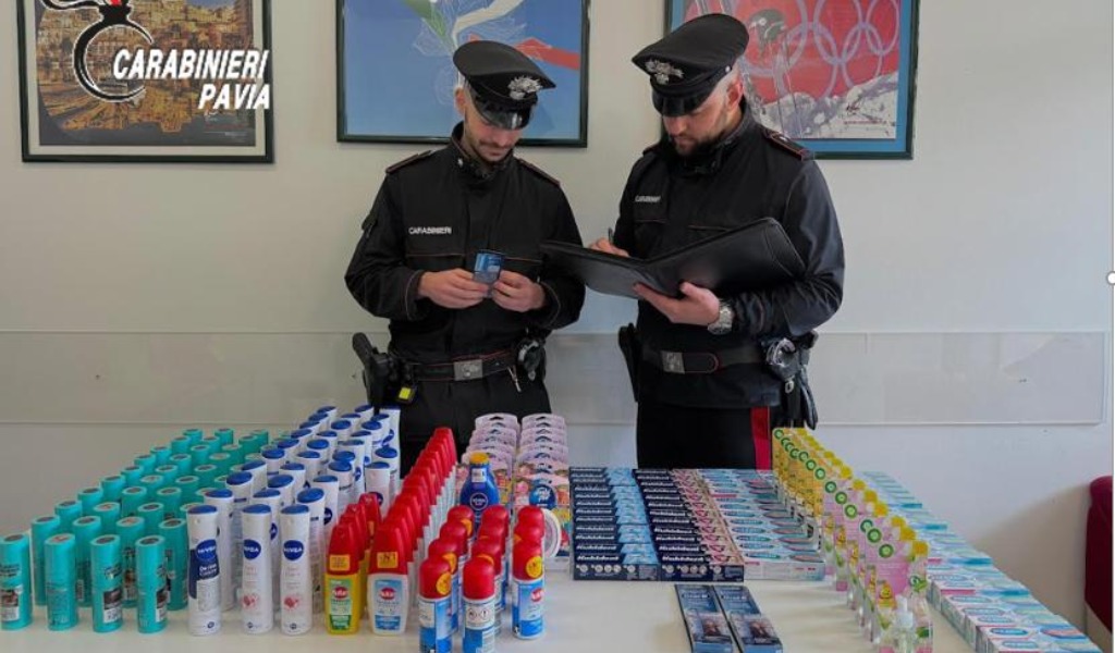 In auto due borsoni pieni di prodotti cosmetici e per l’igiene personale: tre denunciati a Gravellona Lomellina