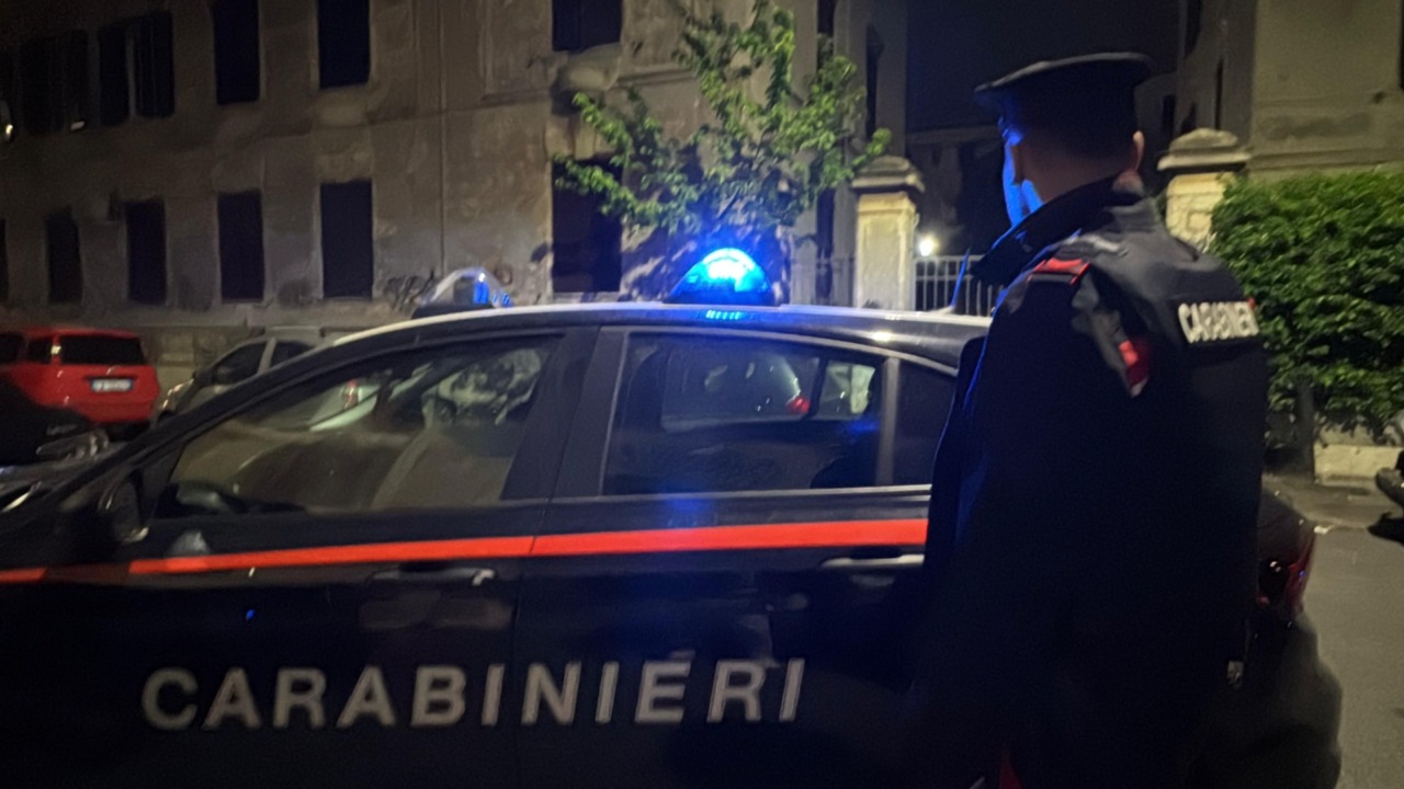 In fuga con 56 dosi di cocaina in sella a una bici, giovane arrestato