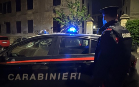 In fuga con 56 dosi di cocaina in sella a una bici, giovane arrestato