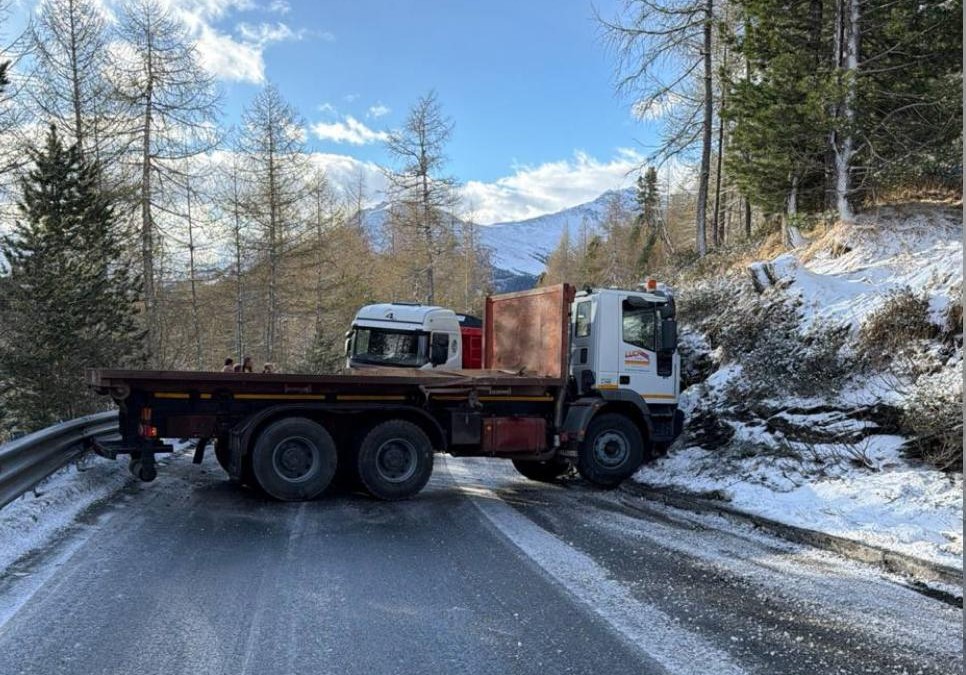 Incidente sul Passo del Foscagno, coinvolto un camion