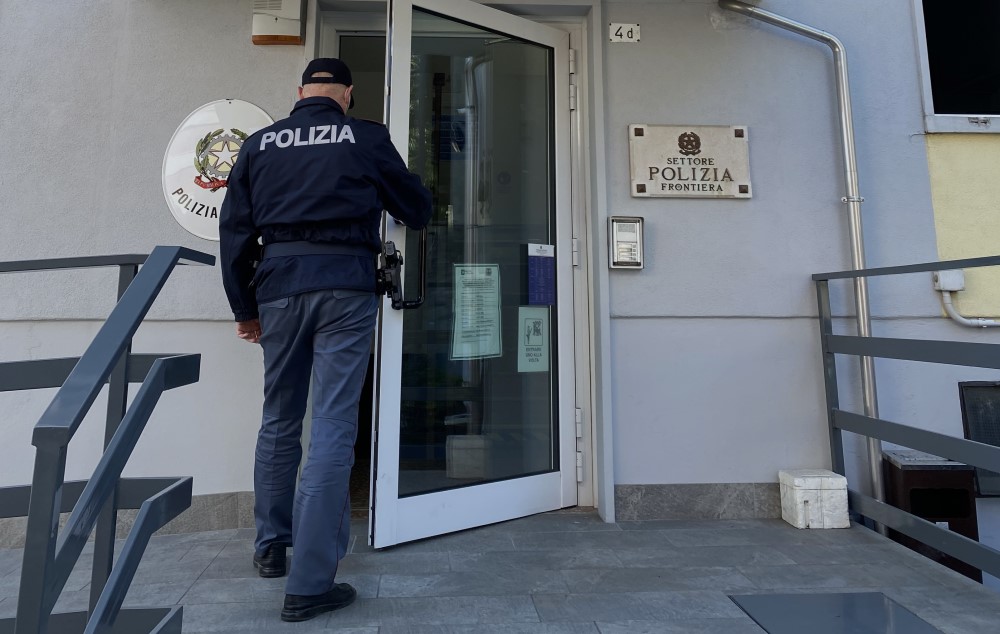 Ingressi illegali dalla Turchia all’Europa, sgominato traffico di migranti