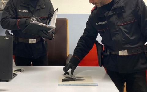 Inseguimento a Piancogno: 19enne su un’auto rubata, scattano le manette