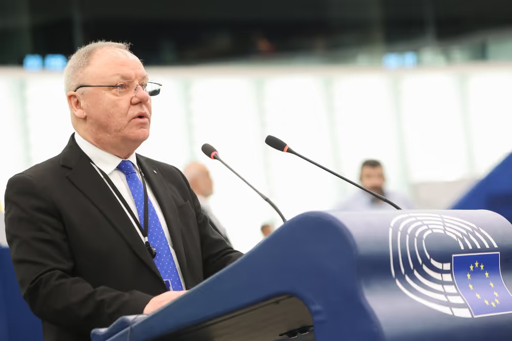 Intelligenza artificiale, Berlato (FdI-ECR) a Strasburgo: servono regole certe per evitare minacce esistenziali