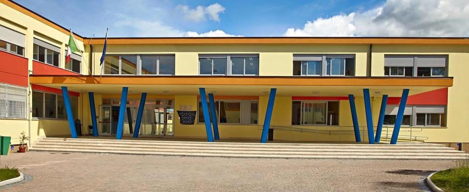 ISS Bianchini-Filosi, interdetto l’ingresso di Via Marandola per aggressività dei gabbiani
