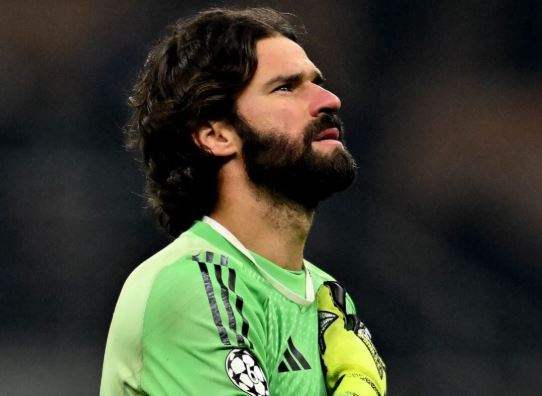 La Juventus guarda a Liverpool: Alisson e Robertson nel mirino