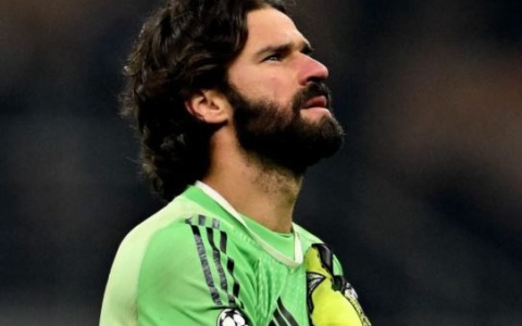 Juventus, sfuma Robertson. E Alisson si allontana