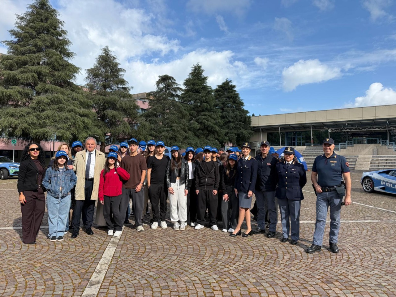 La Polizia di Stato premia gli studenti dell’Istituto di Istruzione Superiore “A.G. Bragaglia”, vincitori del concorso della nonaedizione “Pretendiamo Legalità”.