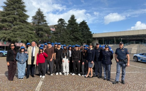 La Polizia di Stato premia gli studenti dell’Istituto di Istruzione Superiore “A.G. Bragaglia”, vincitori del concorso della nonaedizione “Pretendiamo Legalità”.