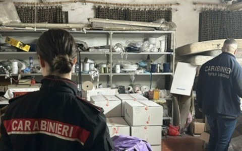 Lavoratori in nero e violazioni di sicurezza: scoperte gravi irregolarità in laboratorio tessile