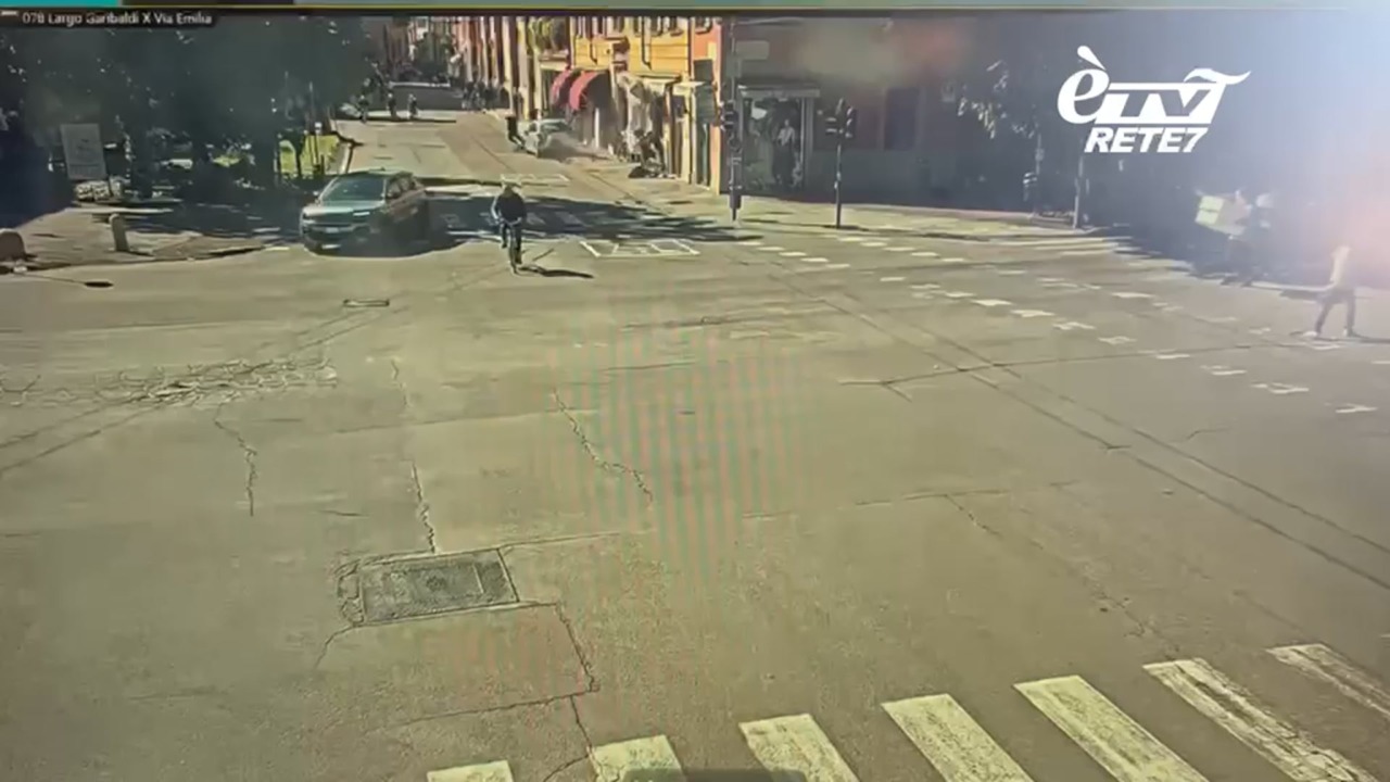 Le immagini forti del presunto attentato a Modena