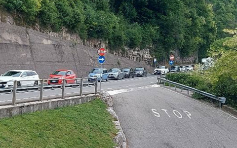 L’incubo del traffico in Val Brembana (con i lavori): un’ora e mezza da Zogno a Bergamo