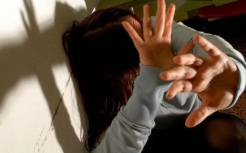 Maltrattamenti in famiglia, confermate le misure cautelari: braccialetto elettronico e stop ai contatti