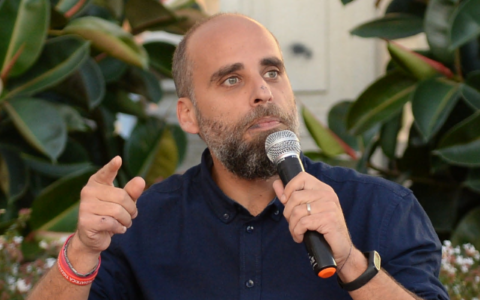 Mare pulito e stop ai divieti di balneazione: la mozione di Francesco Angiolani