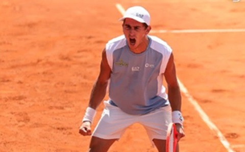 Matteo Arnaldi all’inferno e ritorno. Annulla un match point a Borges e vola in seminfinale a Cagliari
