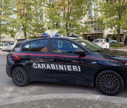 Minacce di morte al padre e alla sorella, arrestato