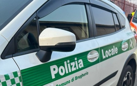 Noleggia tavoli e sedie senza permessi: 5mila euro di multa a un locale