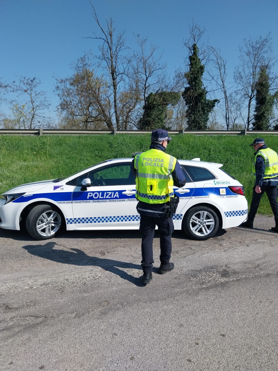 Non accetta la fine della relazione e la perseguita: obbligo di dimora e braccialetto per lo stalker