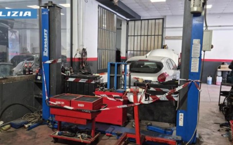 Officine abusive e traffico illecito di ricambi, scatta un arresto