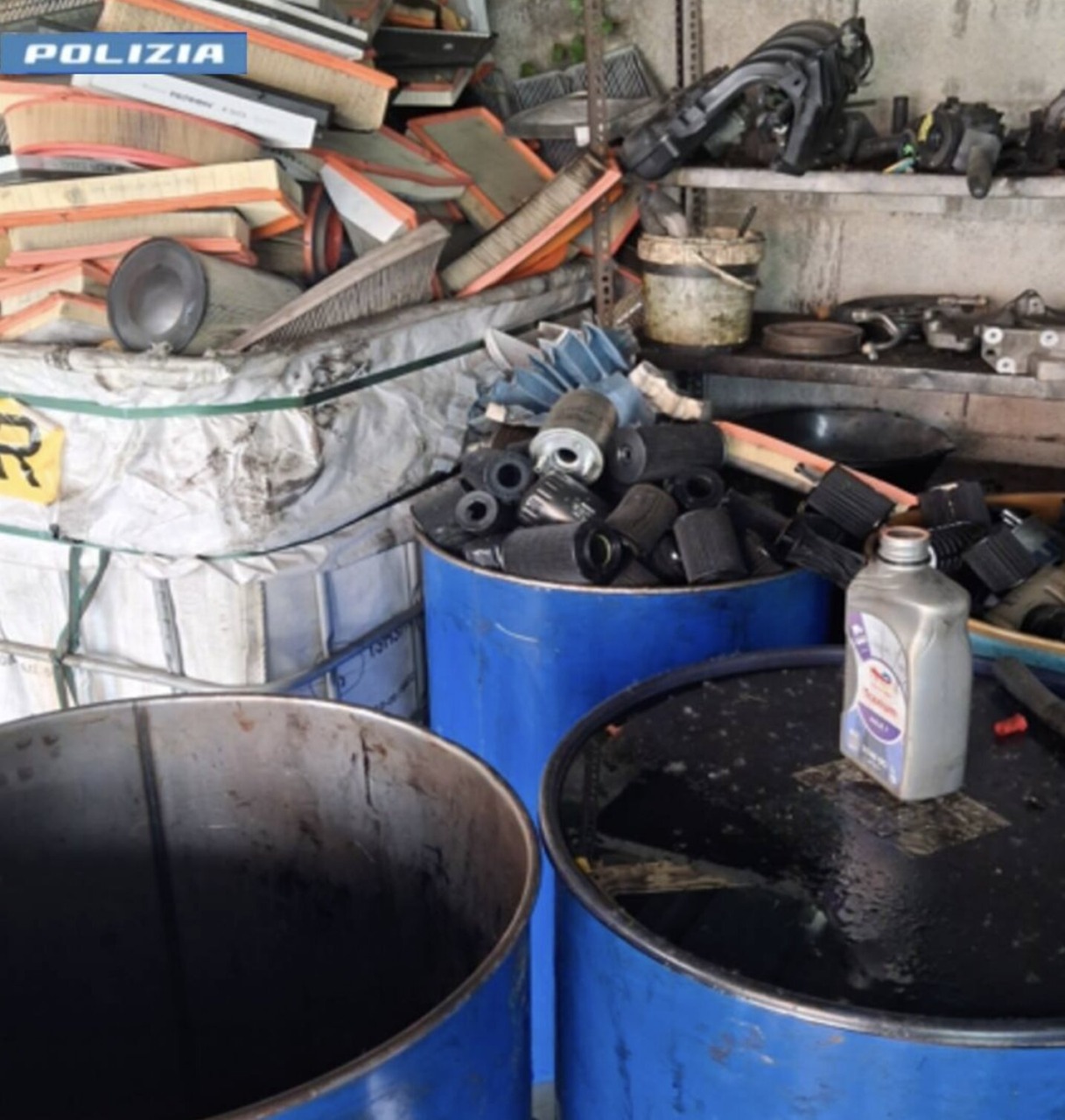 Olii e liquidi inquinanti versati nelle acque reflue: denunciato il titolare di un’officina meccanica