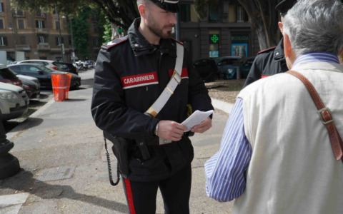Oltre 100 truffe ad anziani in due anni, per mezzo milione di euro: dieci arresti