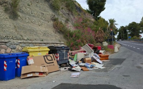 Oltre cento verbali e sanzioni per 65mila euro contro i furbetti della spazzatura