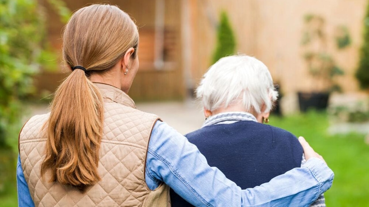 Oltre l’assistenzialismo: uno spazio dedicato a chi si prende cura di persone con demenza o Alzheimer