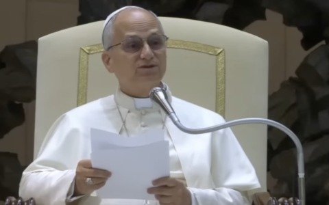 Papa Leone, prima Enciclica sull’intelligenza artificiale: “Stiamo sperimentando un’eclissi di ciò che significa essere umani”