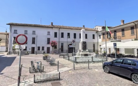 Piazza Cavour, stop alla sosta selvaggia: in arrivo i pilomat nel centro storico