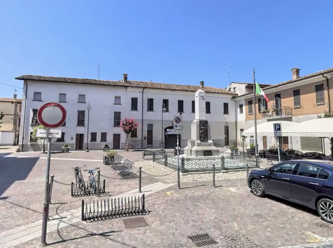 Piazza Cavour, stop alla sosta selvaggia: in arrivo i pilomat nel centro storico