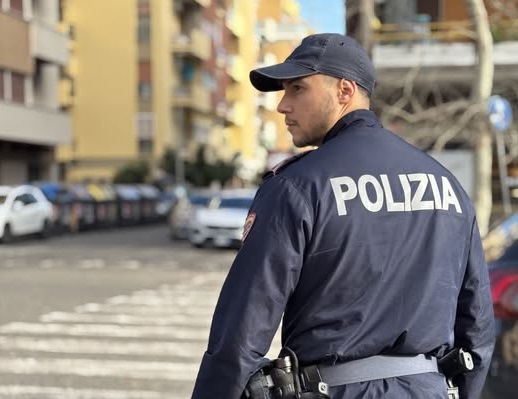 Picchia la compagna e le frattura il naso, arrestato