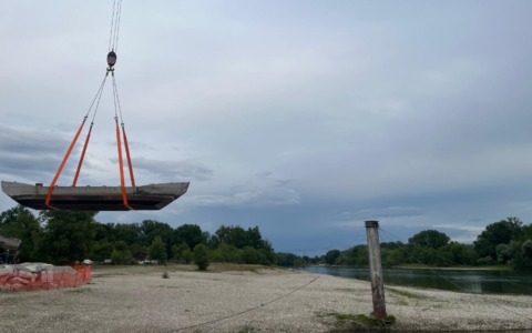 Ponte di barche di Bereguardo, al via la fase più delicata dei lavori: rimosse le chiatte