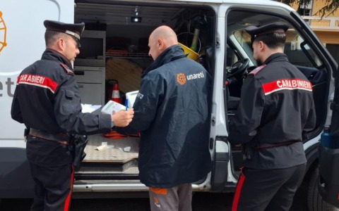 Prelievo abusivo di energia elettrica al campo nomadi: due denunciati