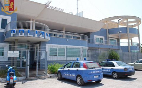 Prostitute e dodici minorenni nel locale, arrestato un uomo