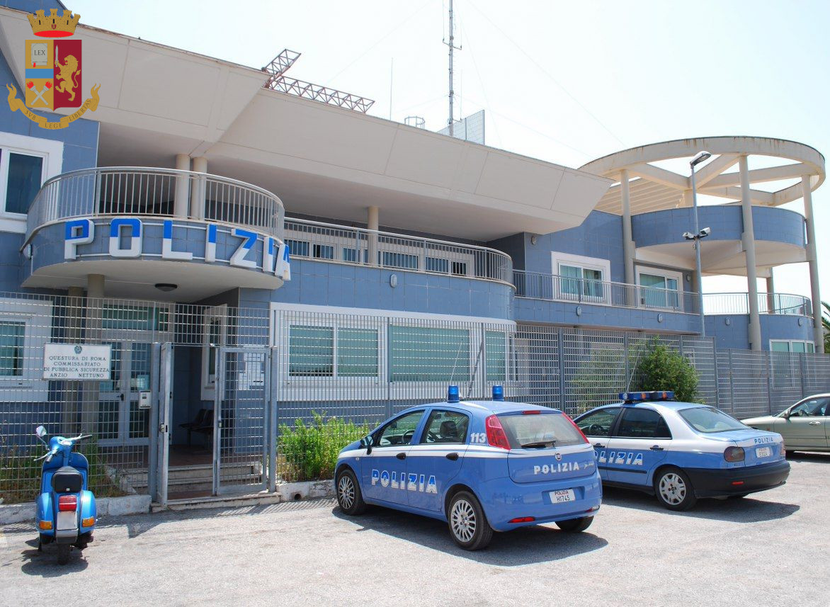 Prostitute e dodici minorenni nel locale, arrestato un uomo
