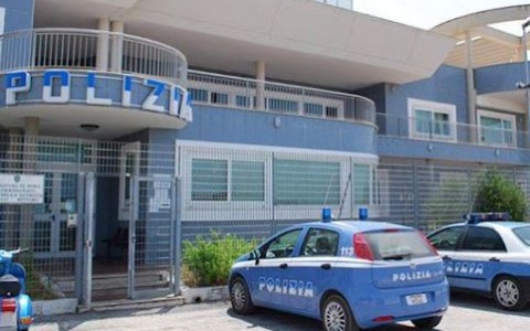 Prostitute e dodici minorenni nel locale, arrestato un uomo