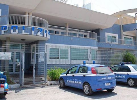 Prostitute e dodici minorenni nel locale, arrestato un uomo