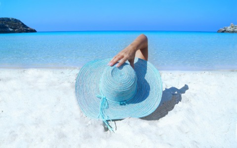 Raggi solari, le indicazioni della Dermatologia per evitare scottature e ridurre l’incidenza dei tumori della pelle