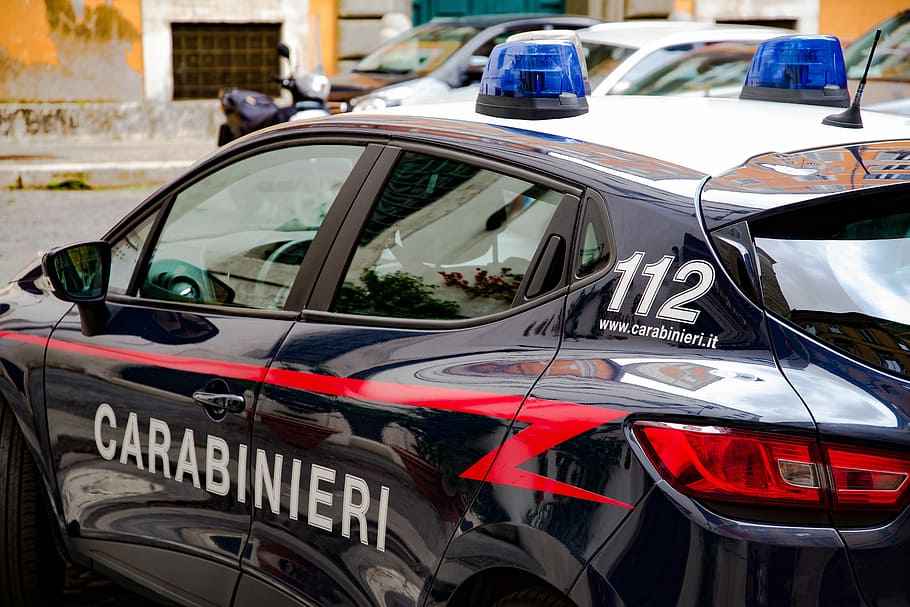 Raid notturni tra negozi e centri sportivi: denunciato un 29enne