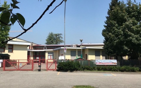 Raid vandalico alla scuola dell’infanzia, struttura chiusa e bambini a casa