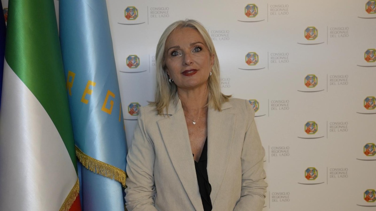 Regione Lazio: la consigliera di FdI Zappone mantiene il doppio incarico, il Consiglio boccia l’incompatibilità