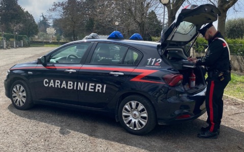 Rifornimenti gratis con la carta aziendale rubata: tre persone denunciate
