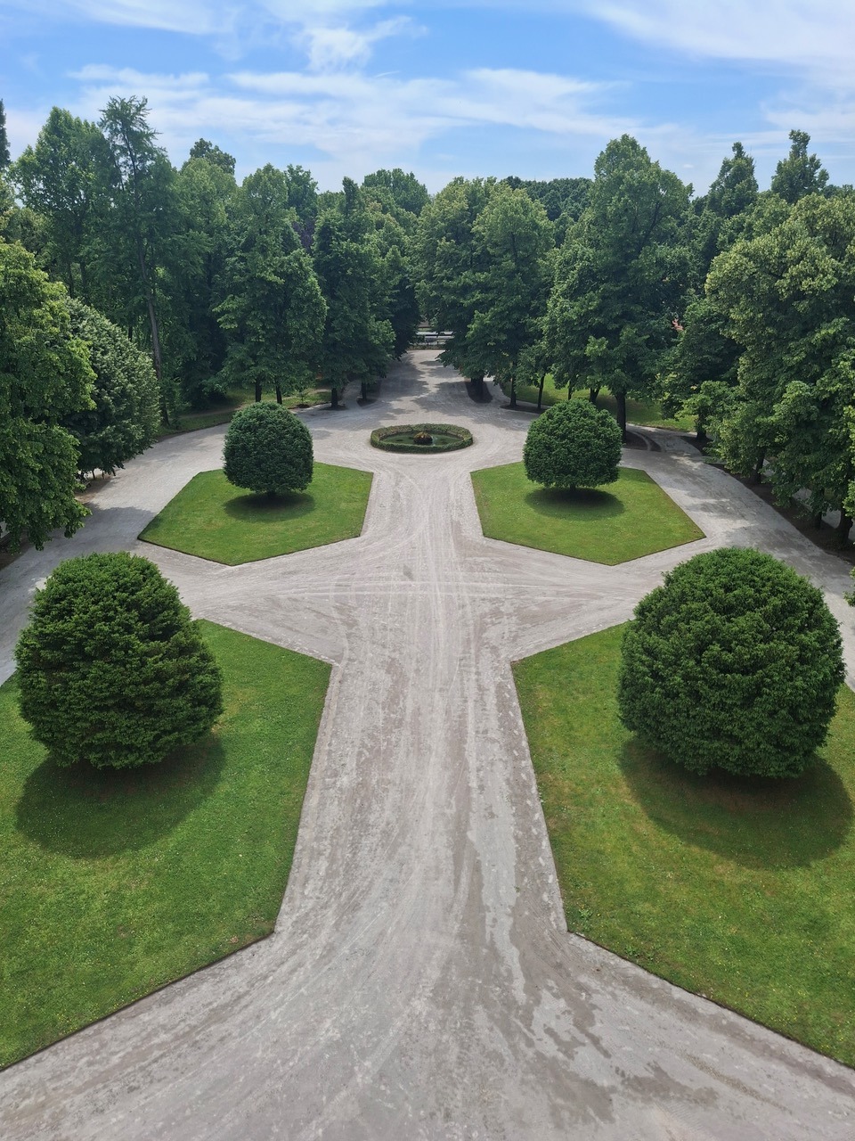 Rinasce il piccolo parterre nei Giardini Reali di Monza