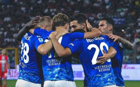 Roma e Como in Champions, il Milan crolla ed è fuori con la Juve