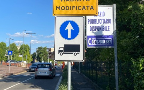 Rotonda bersagliata da incidenti, modificata la viabilità