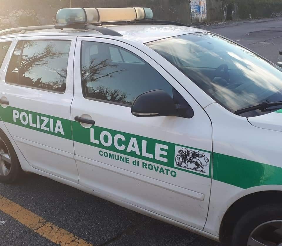 Rovato, ruba 14 panetti di burro alla Conad e aggredisce vigilante e direttore: arrestato 55enne