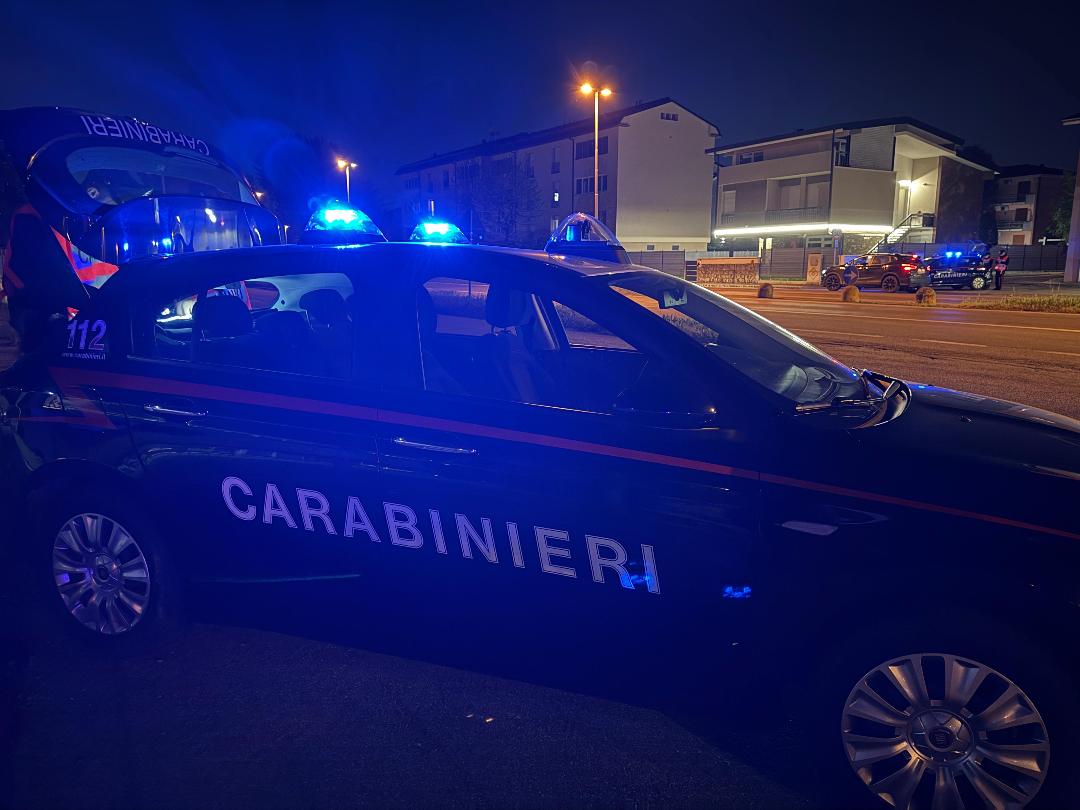 Salta il furto in un bar tabacchi grazie all’allarme e al pronto intervento dei Carabinieri