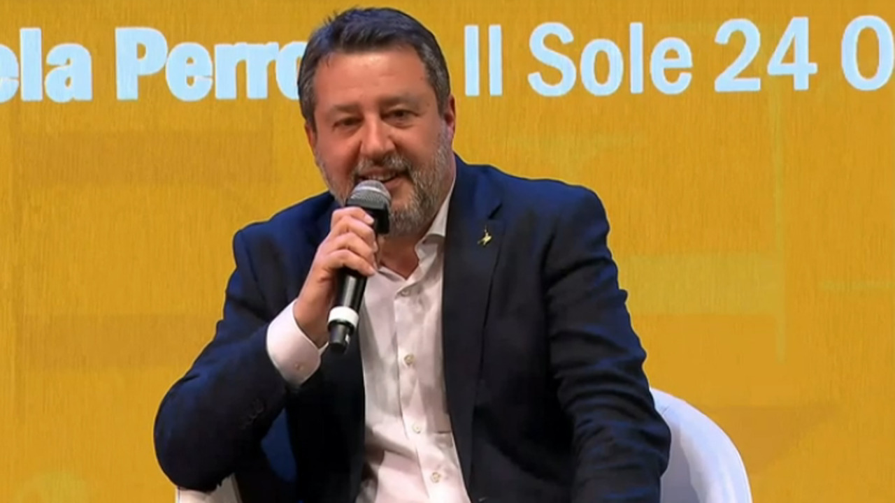 Salvini evoca elezioni anticipate: la Rai “silenzia”, Mediaset la butta sulla strategia