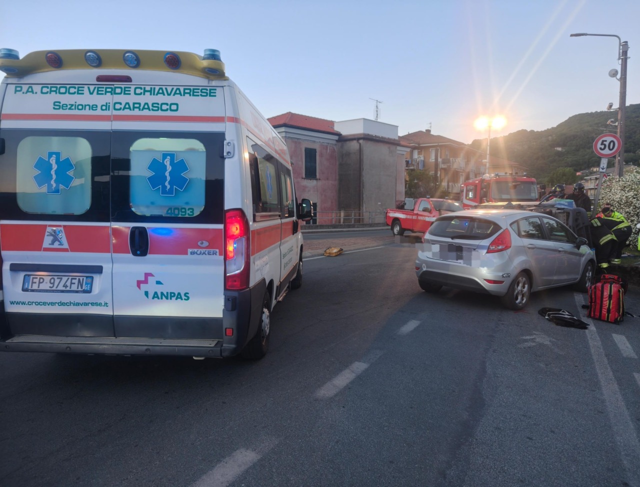 Schianto all’alba tra auto e un piccolo autocarro a Carasco, un ferito
